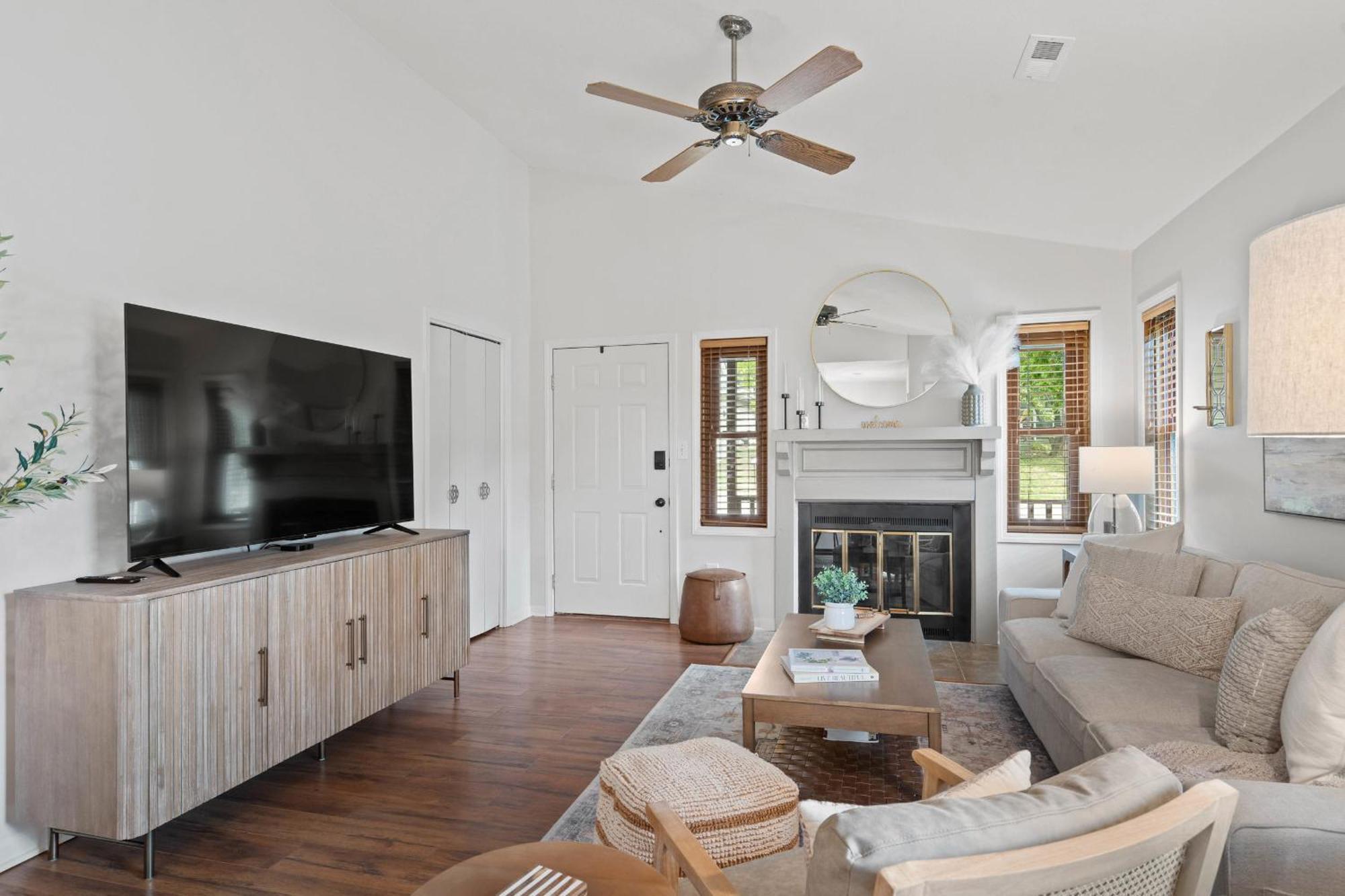 1 5 Miles To Mizzou ~ Spacious & Updated Home~ Columbia Eksteriør bilde
