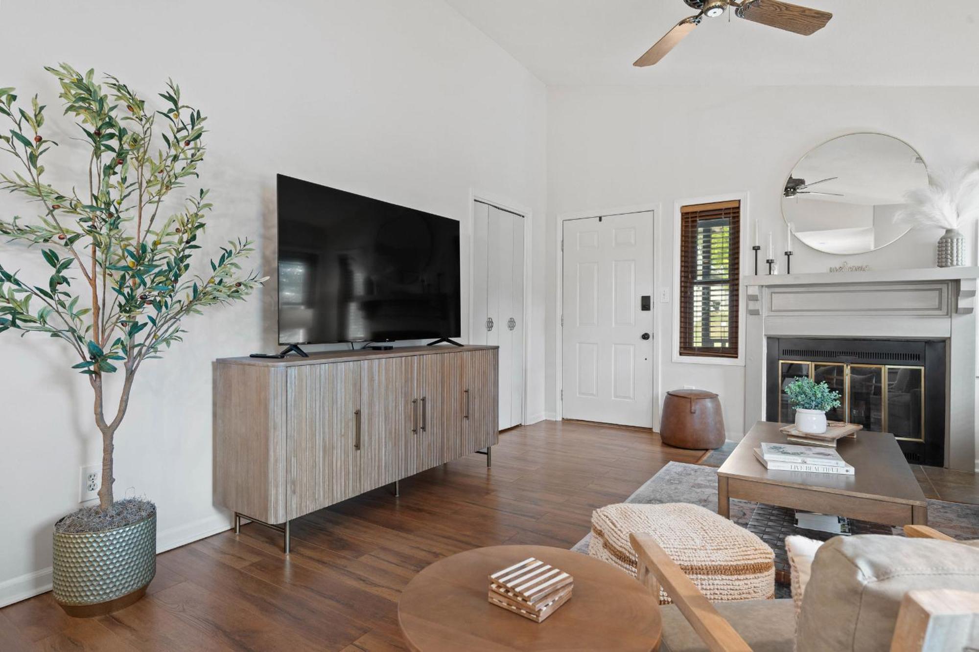 1 5 Miles To Mizzou ~ Spacious & Updated Home~ Columbia Eksteriør bilde